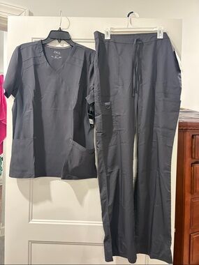 NWT! Grey iFlex Scrub Top and Pants Set